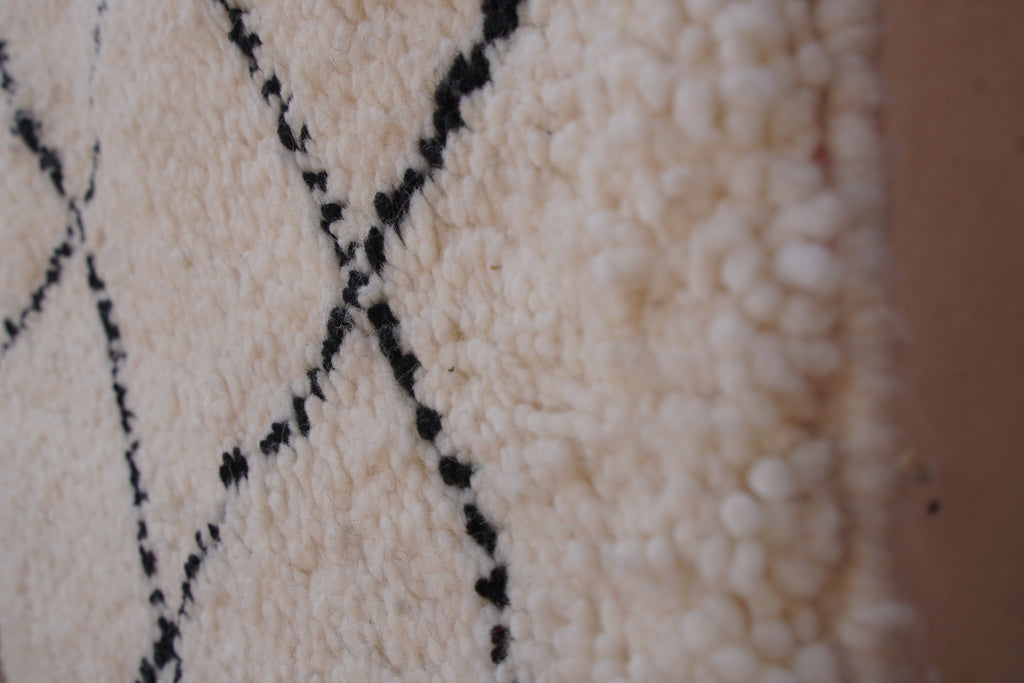 GEOEOMETRIC BENI OURAIN RUG - HANDWOVEN BERBER WOOL CARPET