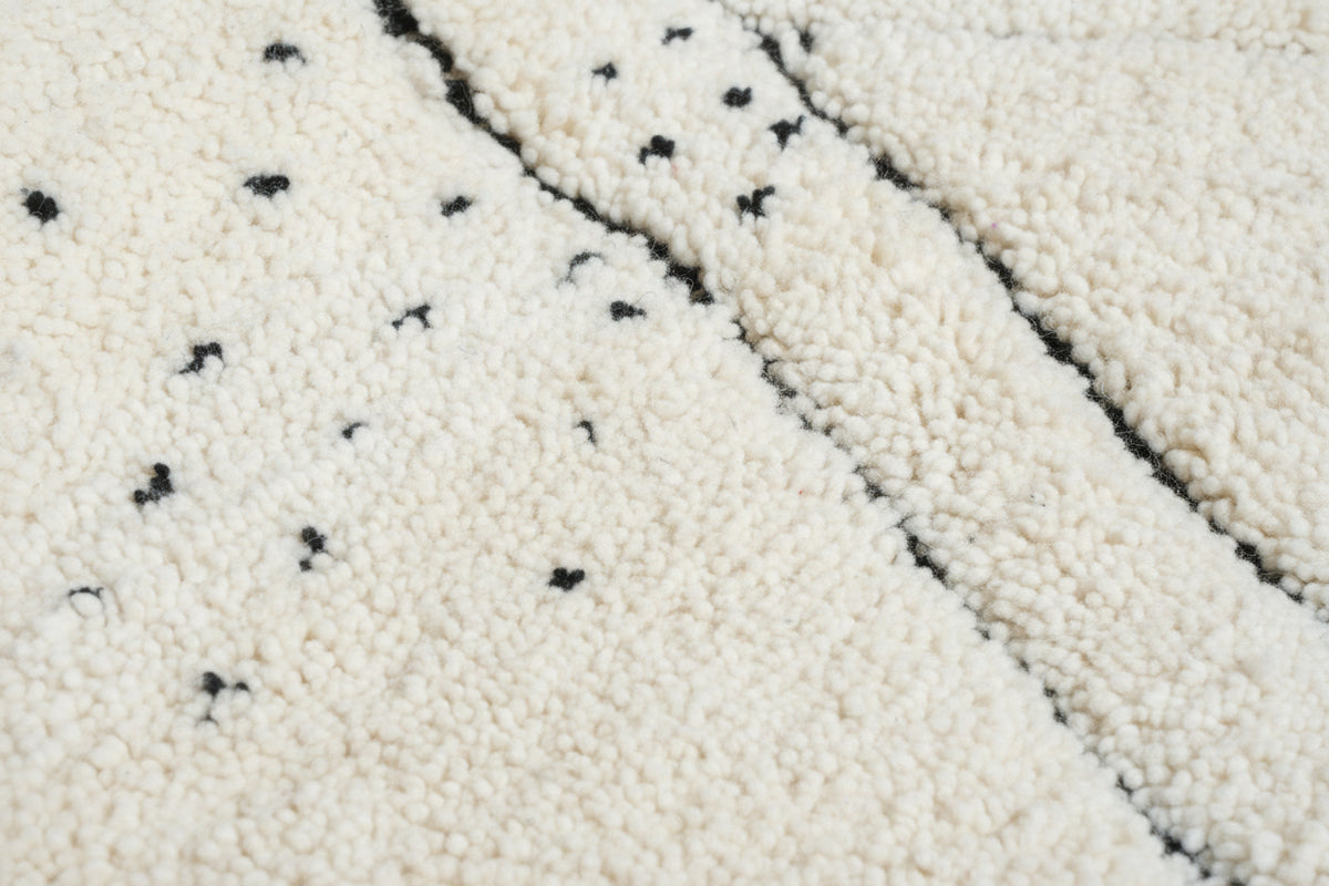 MINIINIMALIST BENI OURAIN MOROCCAN RUG - BLACK IVORY WOOL PIECE Beni Ourain Moroccan Rug
