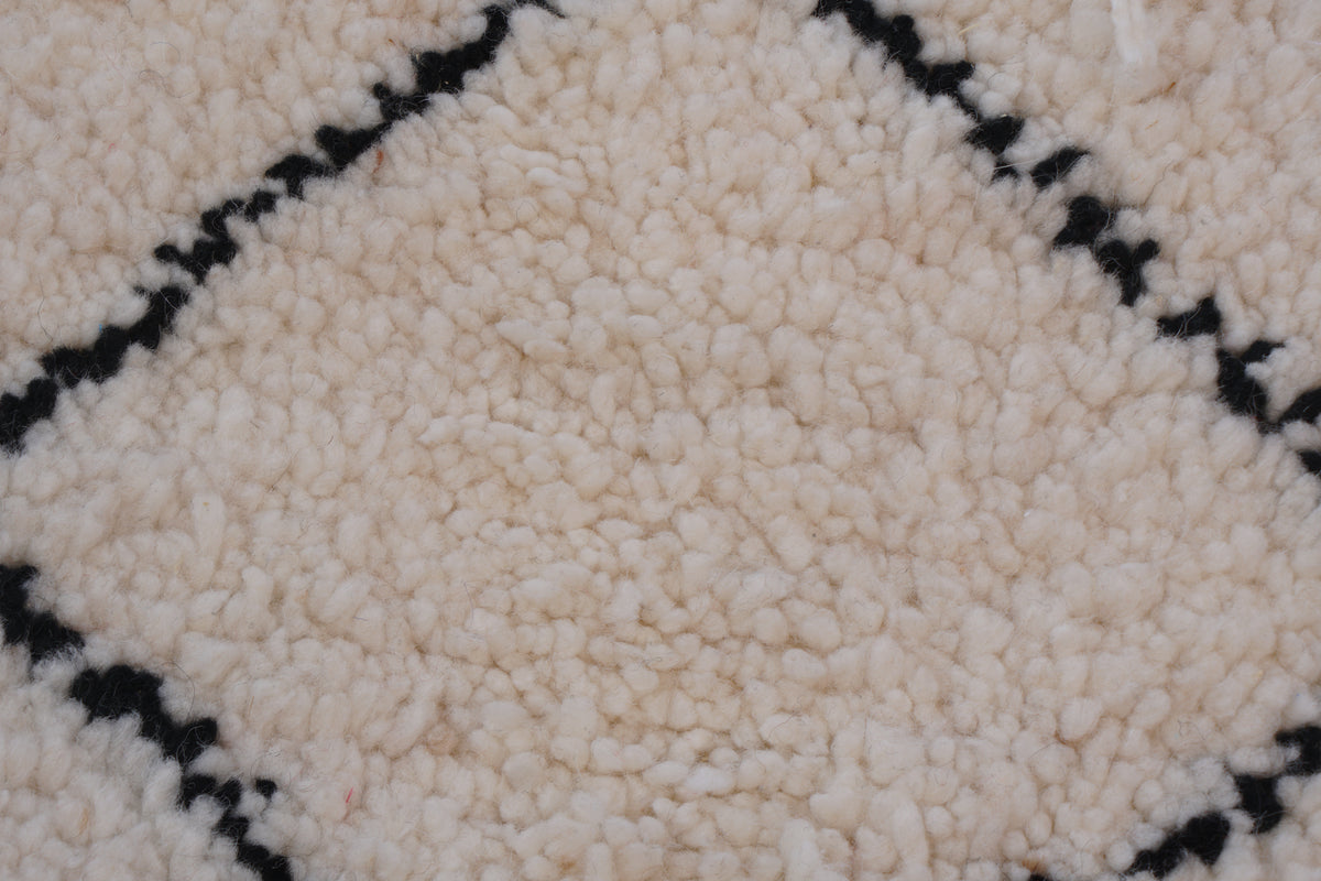 GEOEOMETRIC BENI OURAIN RUG - HANDWOVEN BERBER WOOL CARPET